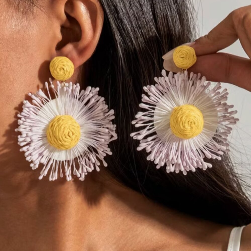 🦋 Sunflower Raffia Earrings - Lavender, Yellow